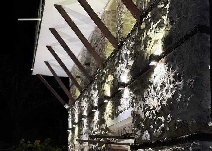 With Hot Pool By Bookvillabg Willa Melnik (Blagoevgrad)