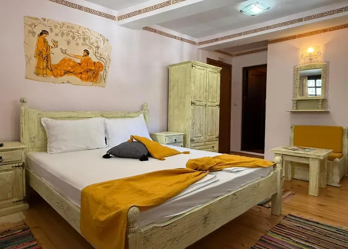 With Hot Pool By Bookvillabg Willa Melnik (Blagoevgrad)