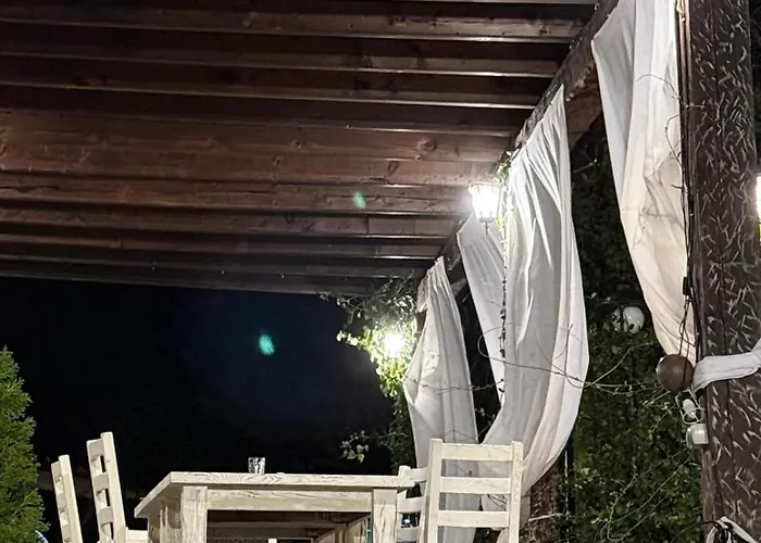 With Hot Pool By Bookvillabg Willa Melnik (Blagoevgrad)