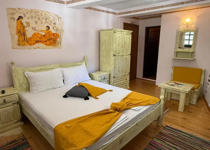 With Hot Pool By Bookvillabg Willa Melnik (Blagoevgrad)