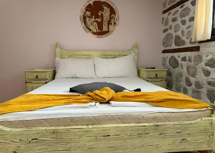 With Hot Pool By Bookvillabg Willa Melnik (Blagoevgrad)